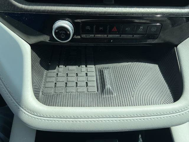 Certified 2025 Ford Explorer Platinum w/ Ultimate Package image 32