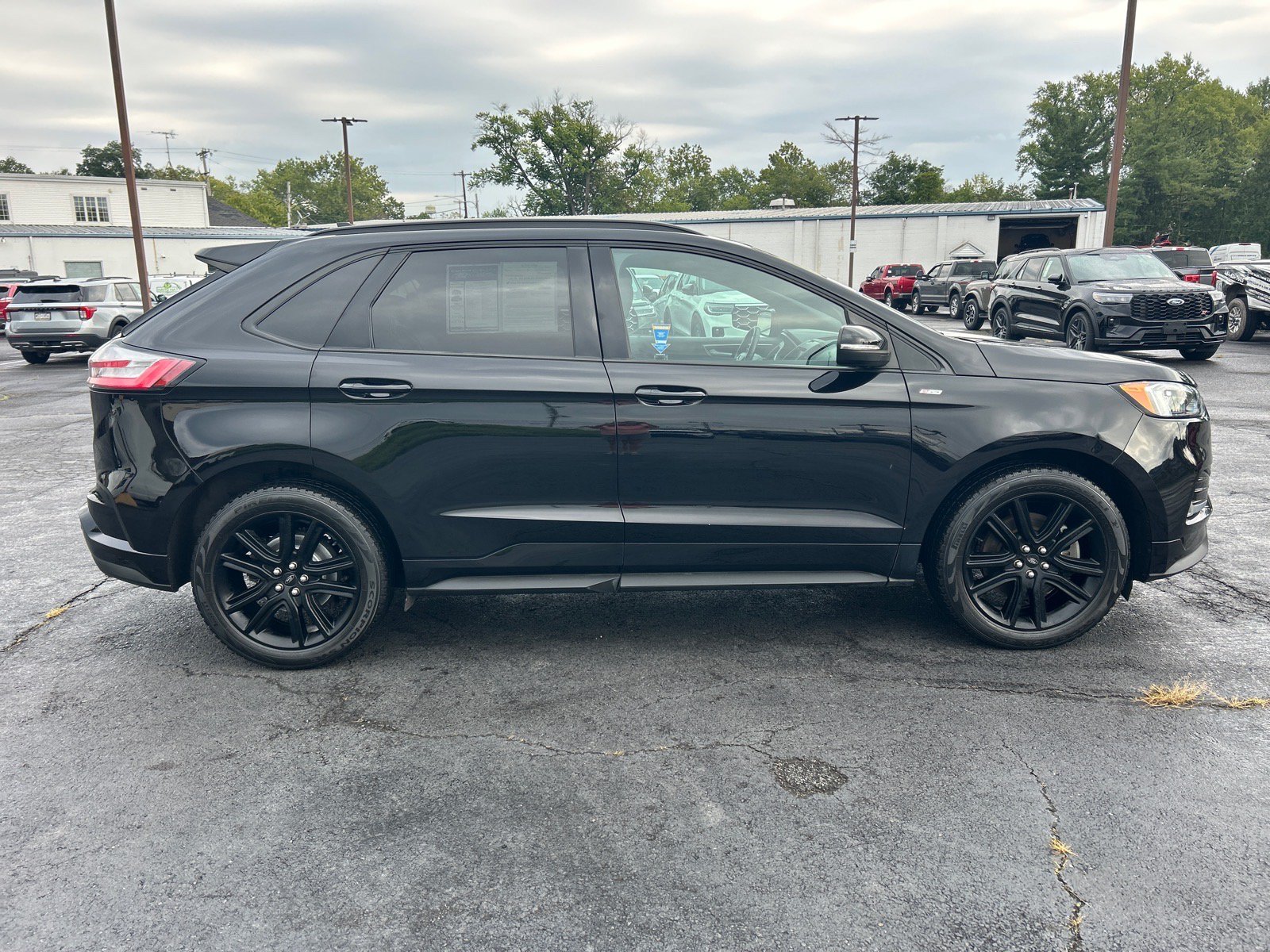 Certified 2020 Ford Edge ST-Line w/ Cold Weather Package AWD/4WD image 16