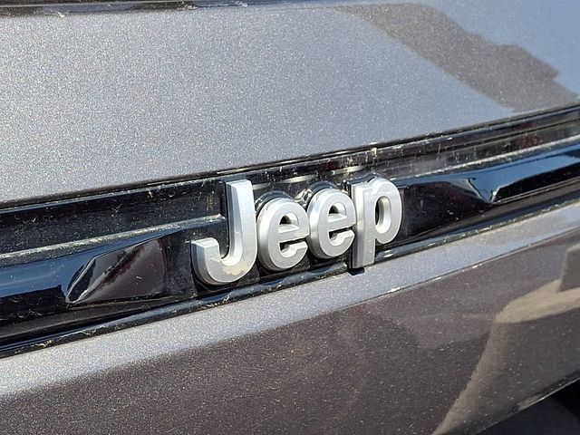 Used 2025 Jeep Grand Cherokee Limited AWD/4WD image 9