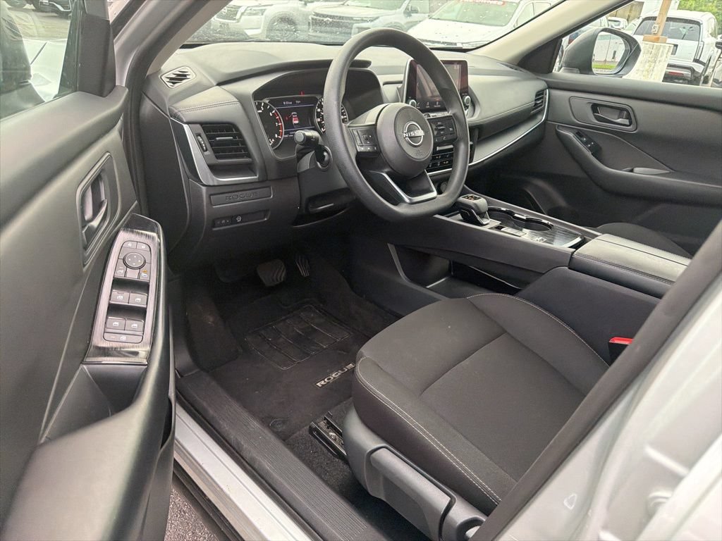 Used 2024 Nissan Rogue S FWD image 29
