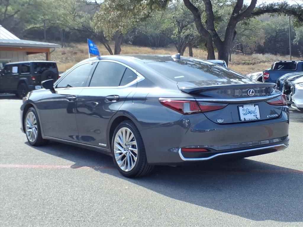 Used 2022 Lexus ES 300h Ultra Luxury w/ Accessory Package 2 image 2