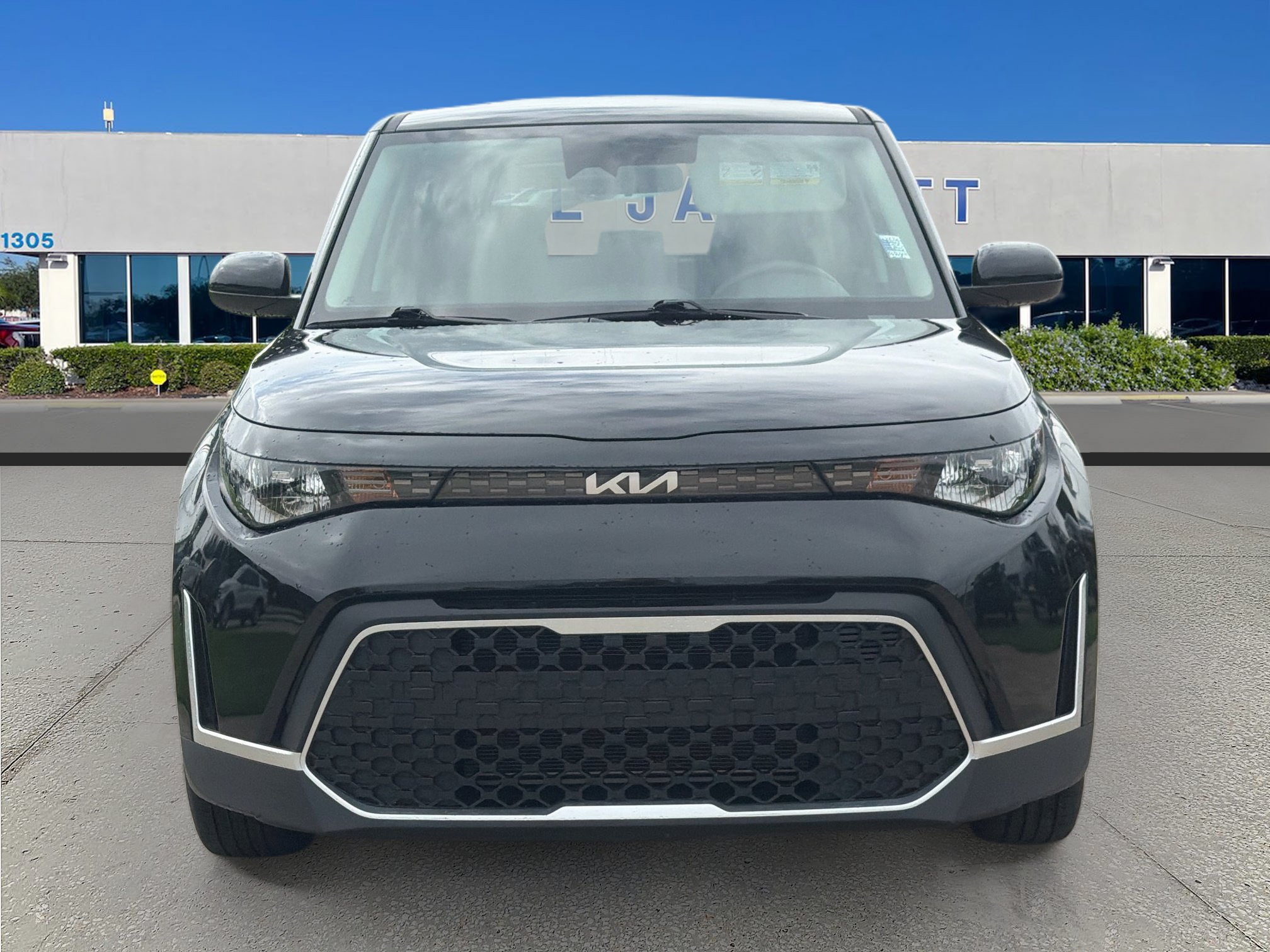 Used 2025 Kia Soul LX w/ LX Technology Package FWD image 2