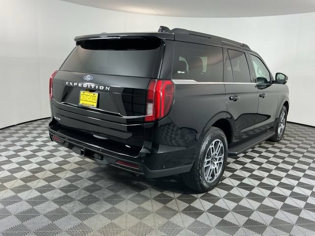Certified 2025 Ford Expedition Active AWD/4WD image 4