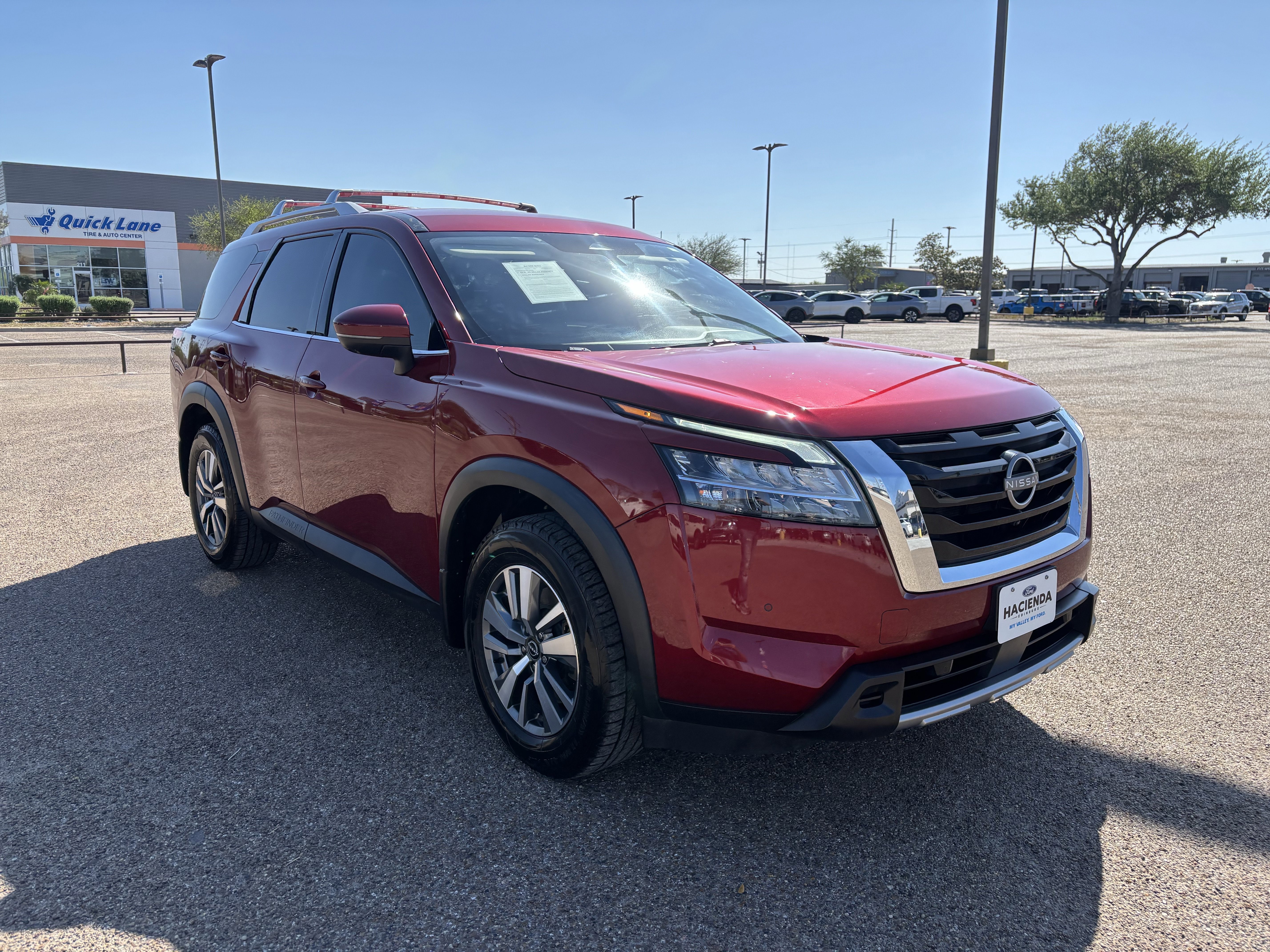 Used 2023 Nissan Pathfinder SL image 6