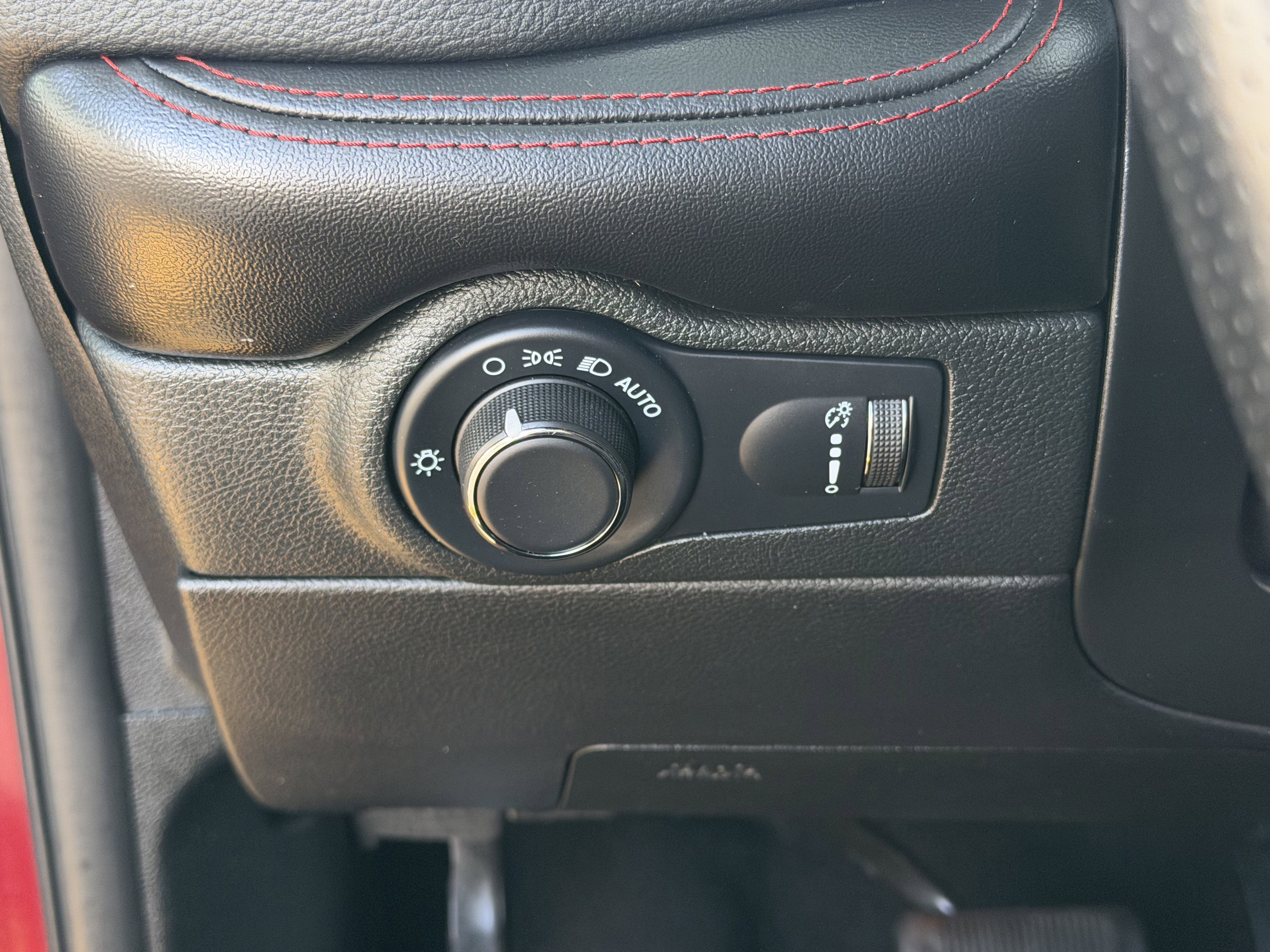 Used 2025 Dodge Durango GT RWD image 22