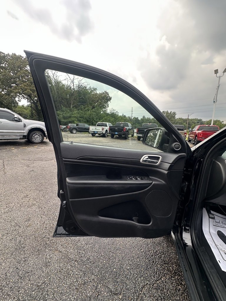 Used 2021 Jeep Grand Cherokee Laredo X image 10