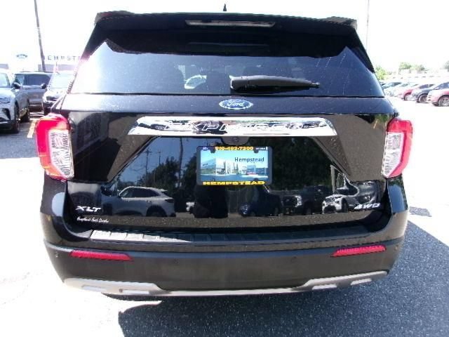 Certified 2023 Ford Explorer XLT w/ Equipment Group 202A AWD/4WD image 7