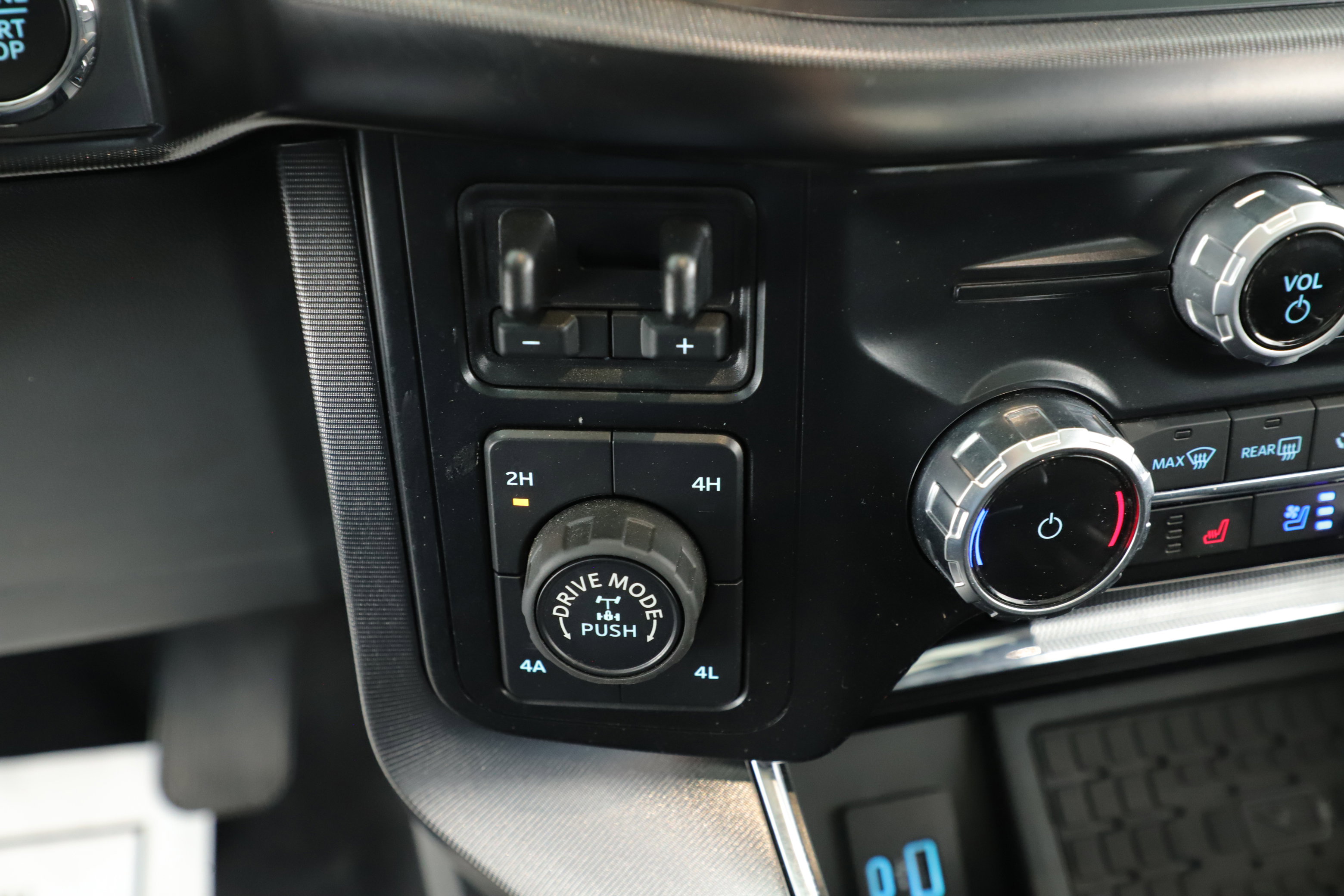 Certified 2023 Ford F150 Platinum w/ Equipment Group 701A High image 17