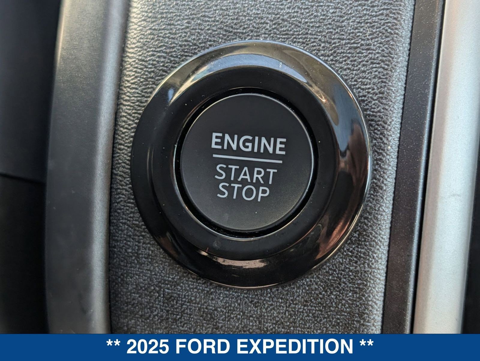 Certified 2025 Ford Expedition Active AWD/4WD image 38