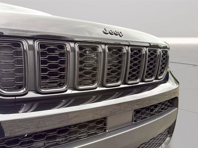 Used 2023 Jeep Grand Cherokee L Laredo AWD/4WD image 29