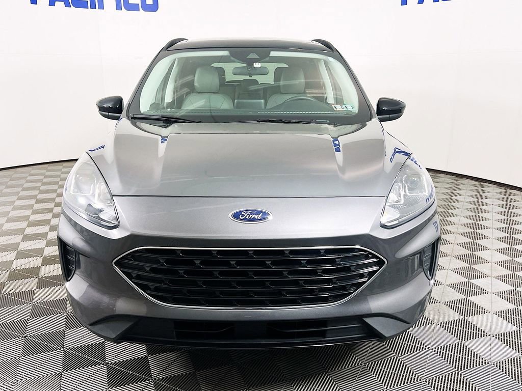Certified 2022 Ford Escape SE w/ SE Sport Appearance Package AWD/4WD image 3