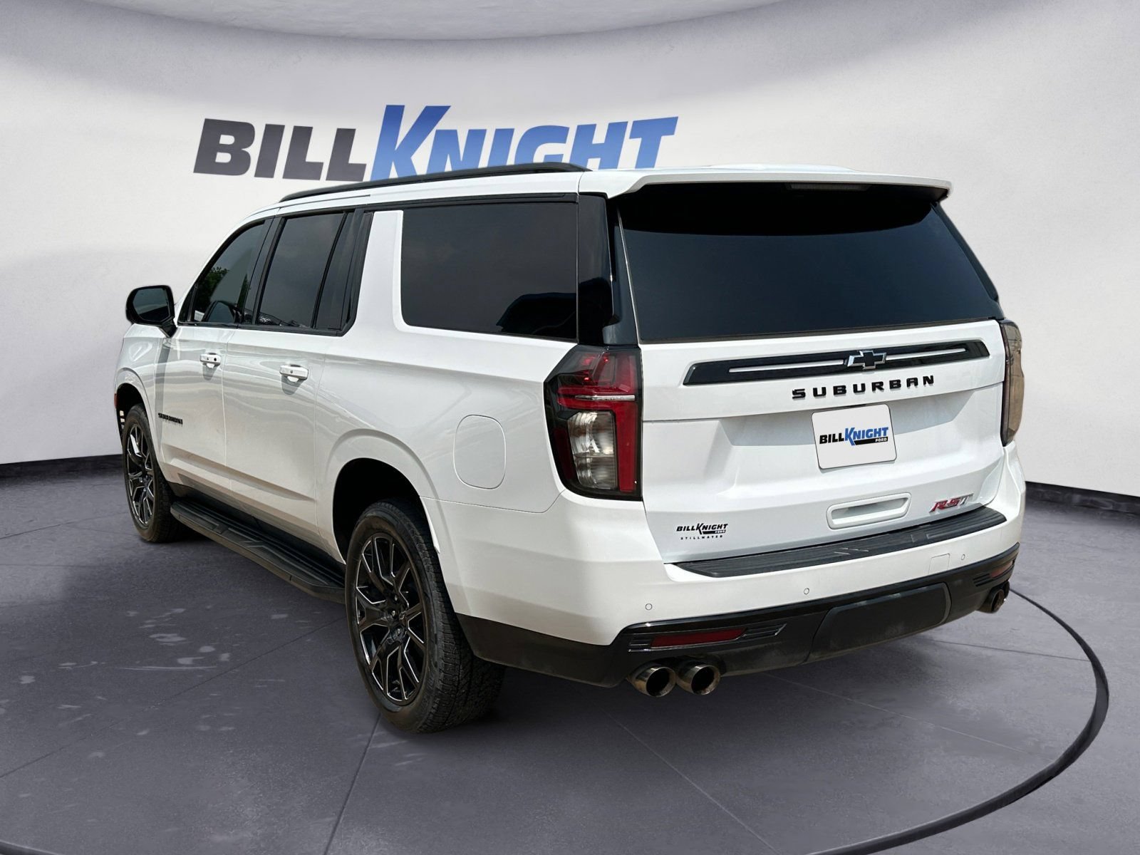 Used 2023 Chevrolet Suburban RST w/ Sport Performance Package AWD/4WD image 3