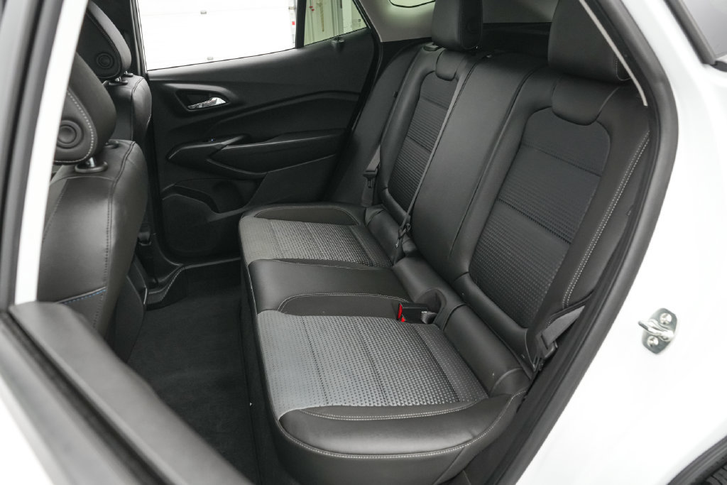 Used 2025 Chevrolet Trax LT w/ LT Convenience Package FWD image 18