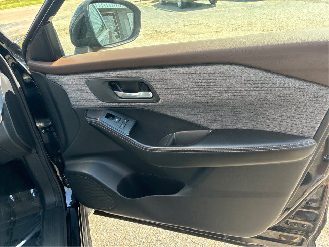 Used 2023 Nissan Rogue SV AWD/4WD image 18