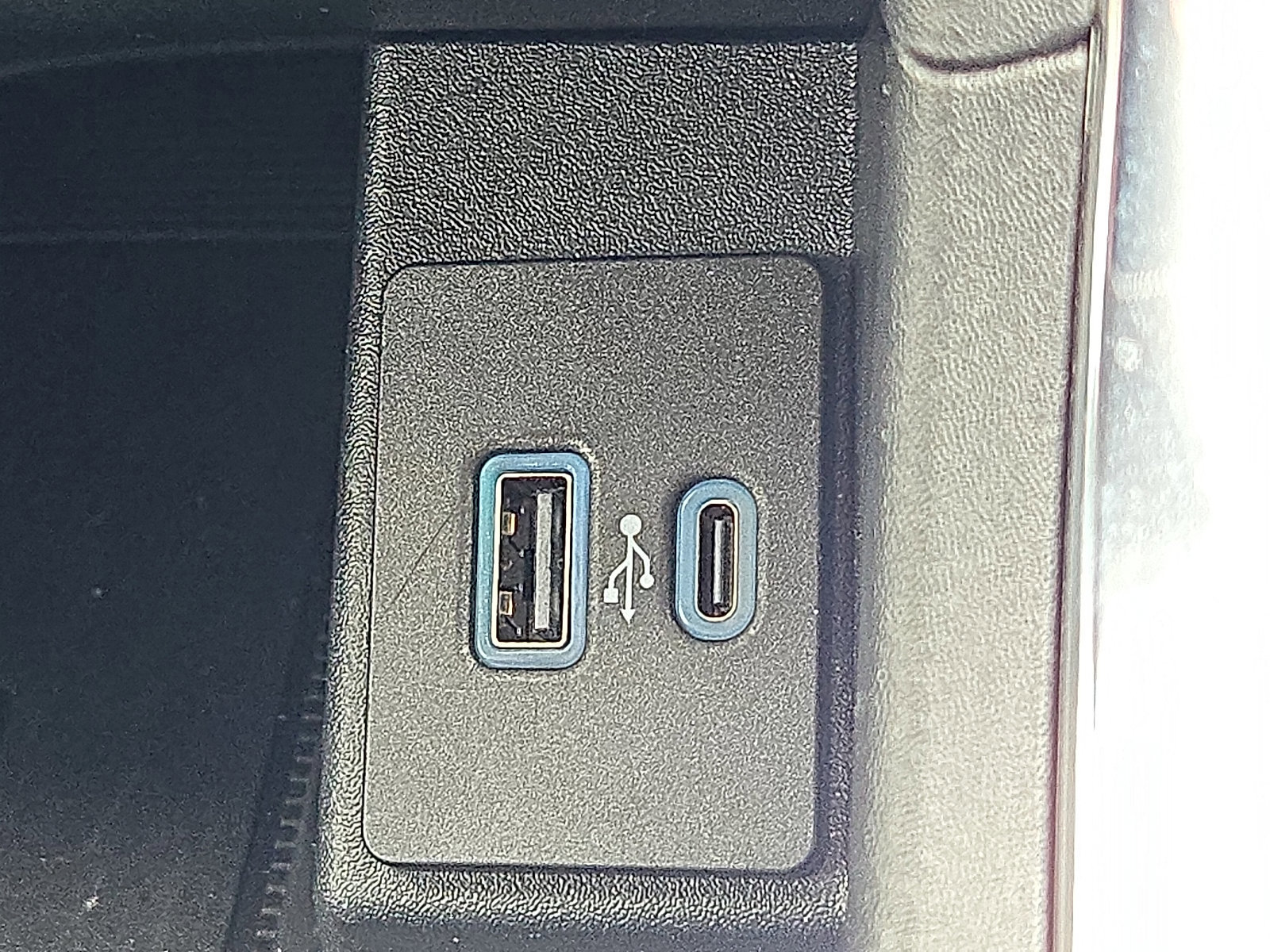 Certified 2024 Ford Edge Titanium w/ Equipment Group 301A image 19