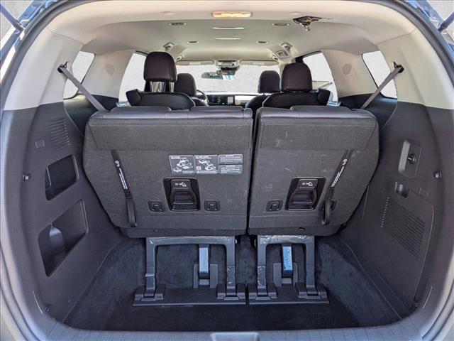 Used 2025 Kia Carnival FWD image 6