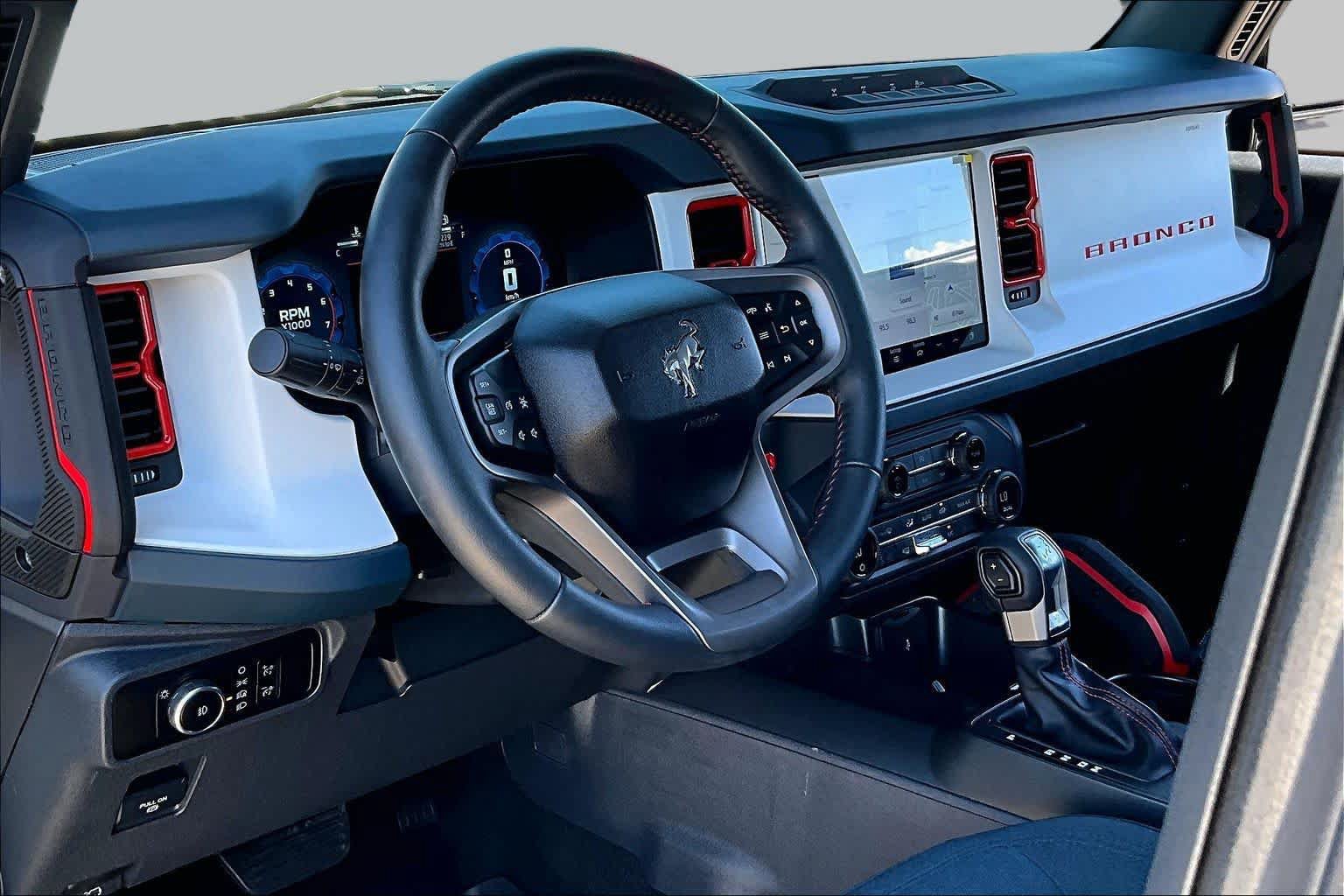 Certified 2025 Ford Bronco Heritage Edition AWD/4WD image 17