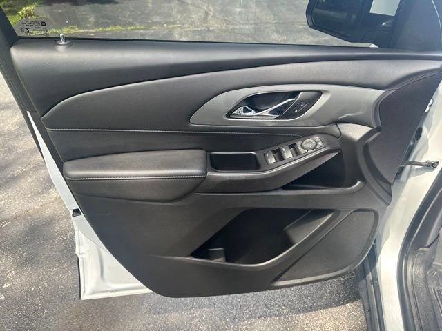 Used 2023 Chevrolet Traverse LT FWD image 9