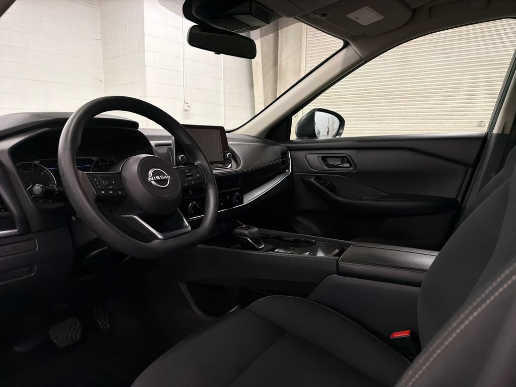 Used 2024 Nissan Rogue S FWD image 6