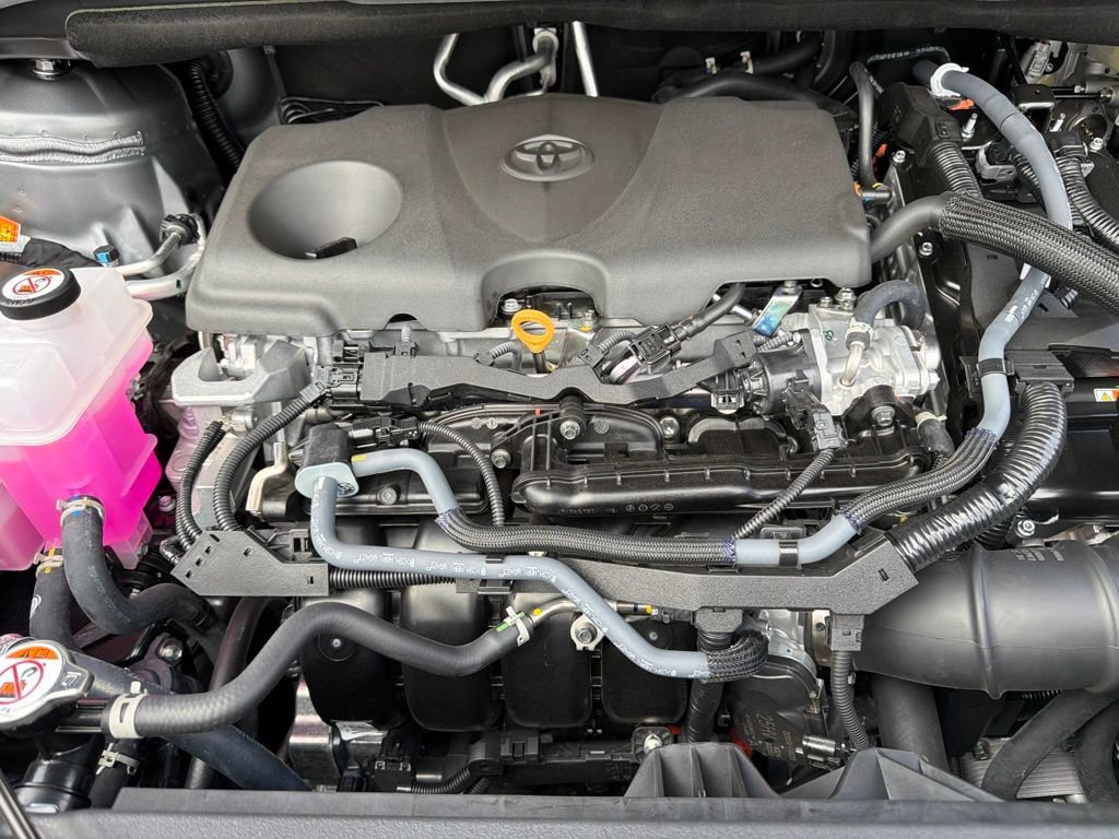Used 2026 Toyota Sienna XLE FWD image 35