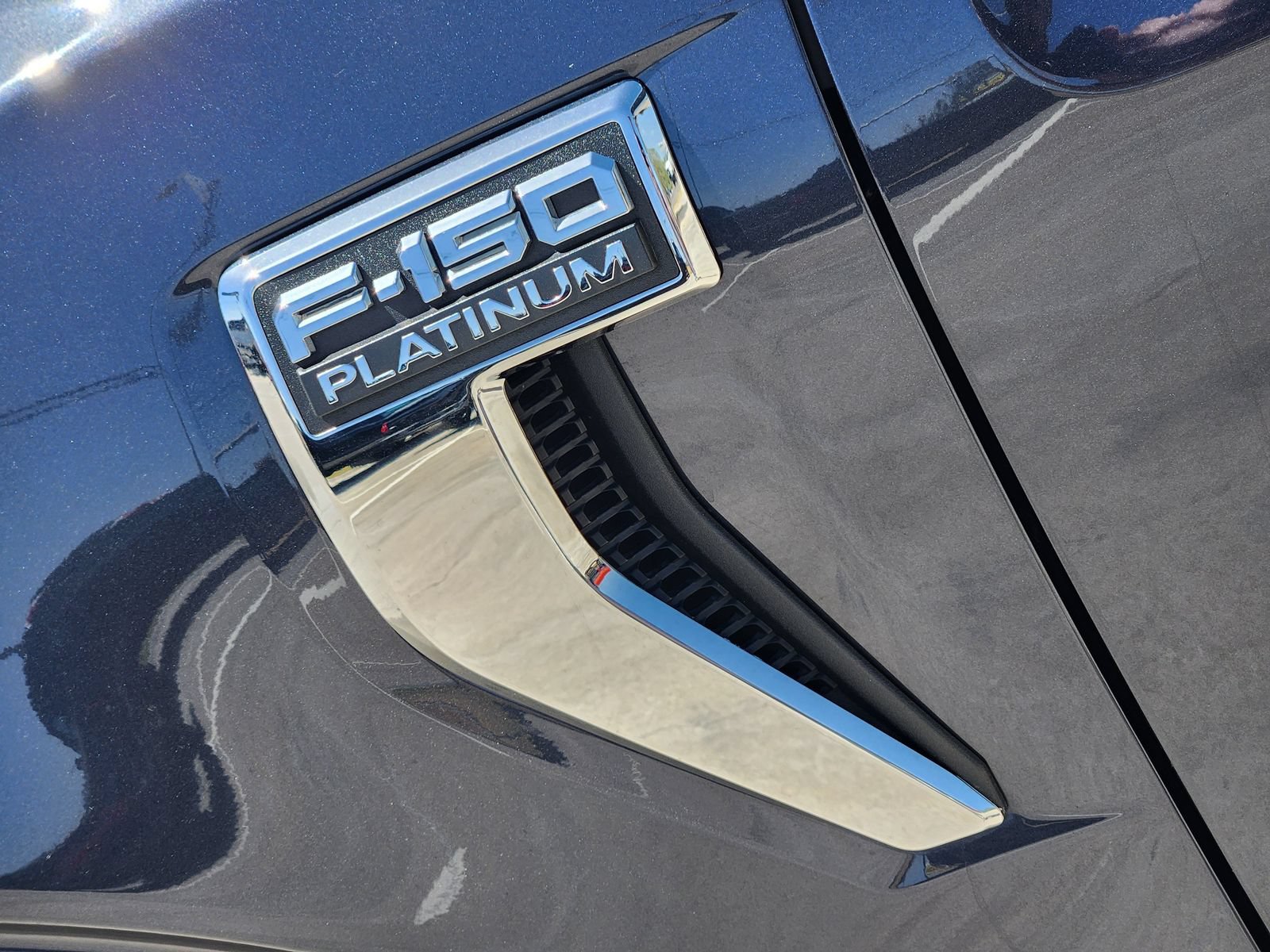 Certified 2022 Ford F150 Platinum w/ Equipment Group 701A High AWD/4WD image 9