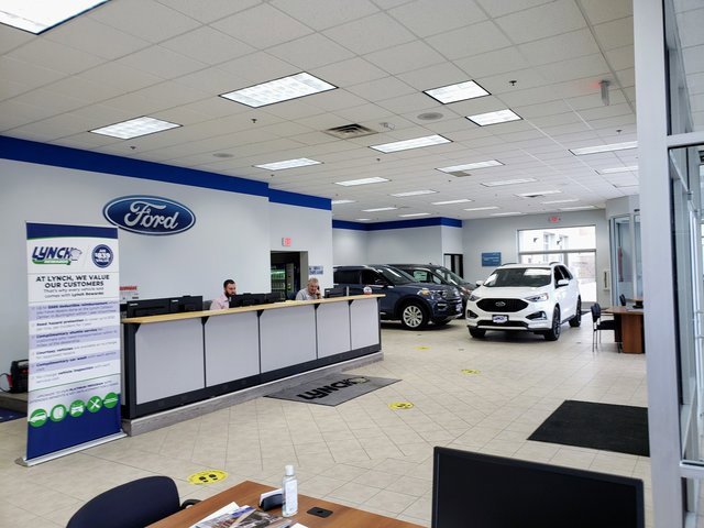 Certified 2024 Ford Explorer XLT w/ Equipment Group 202A AWD/4WD image 13