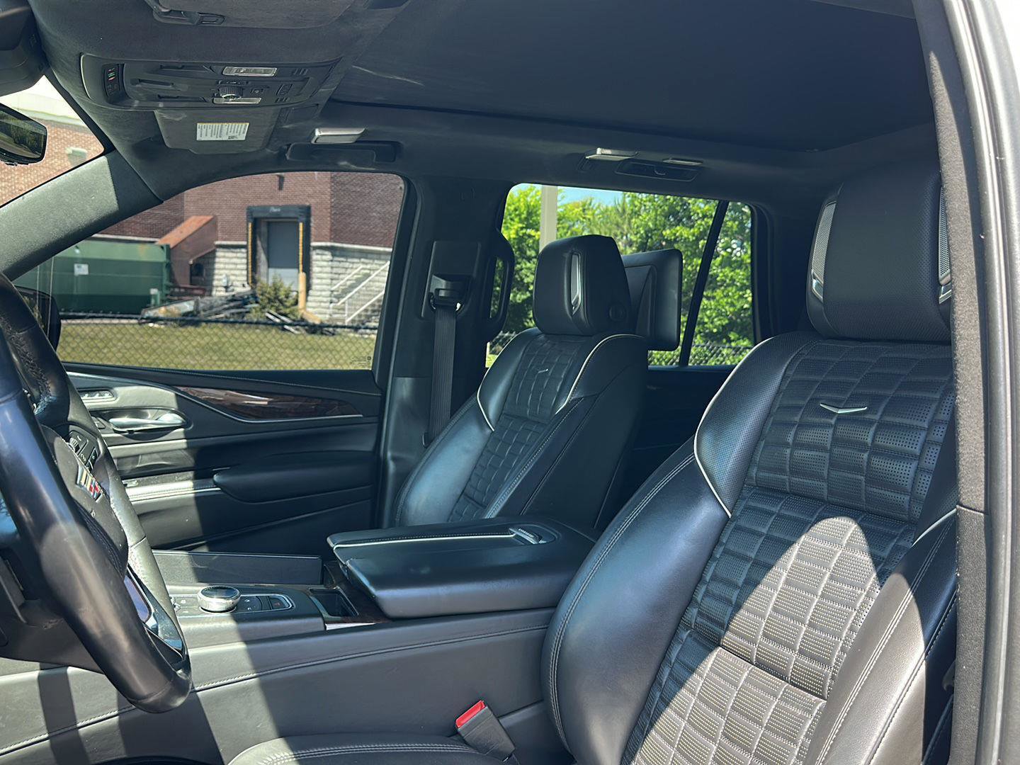 Used 2021 Cadillac Escalade Sport Platinum w/ LPO, ONYX Package AWD/4WD image 11