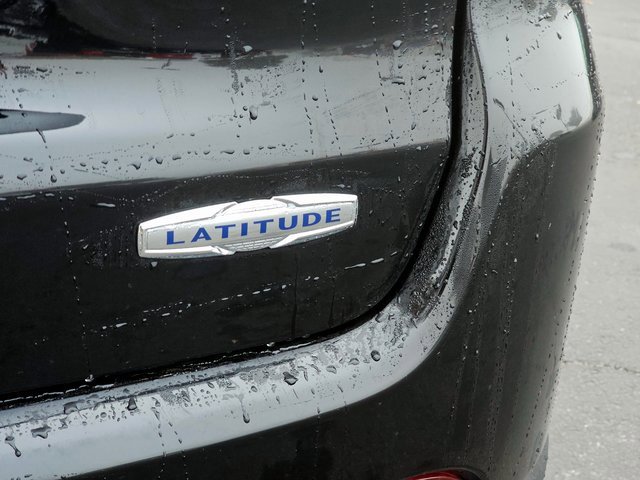 Used 2024 Jeep Compass Latitude image 14