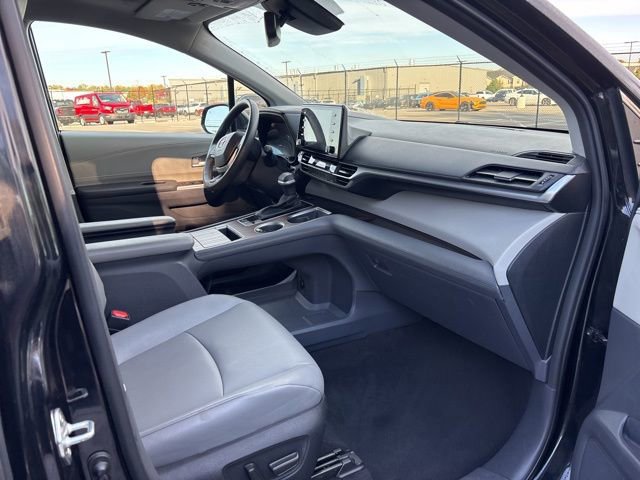 Used 2023 Toyota Sienna XLE image 8