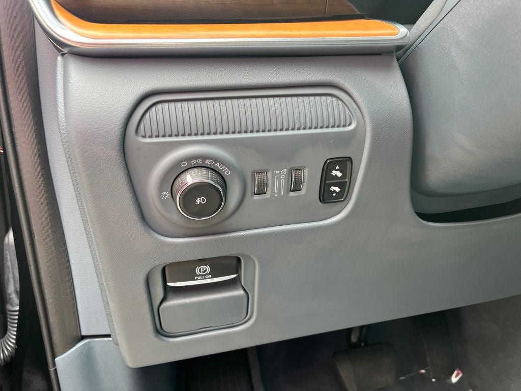 Used 2022 Jeep Grand Wagoneer Series III AWD/4WD image 42