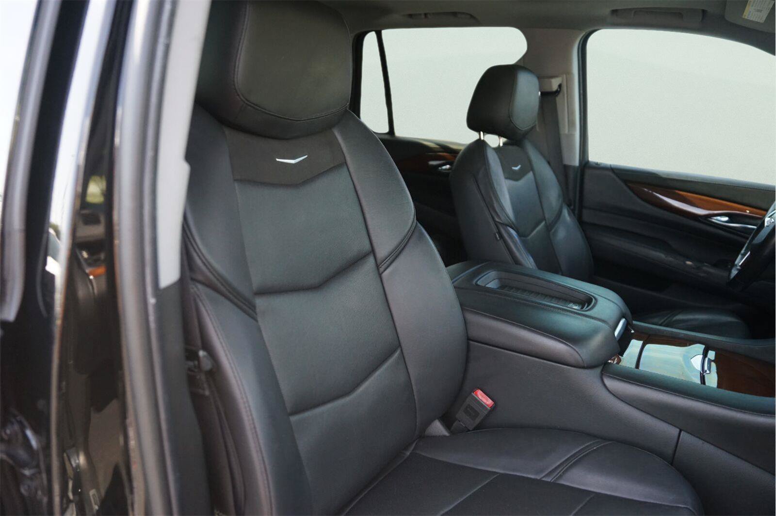Used 2019 Cadillac Escalade Luxury AWD/4WD image 22