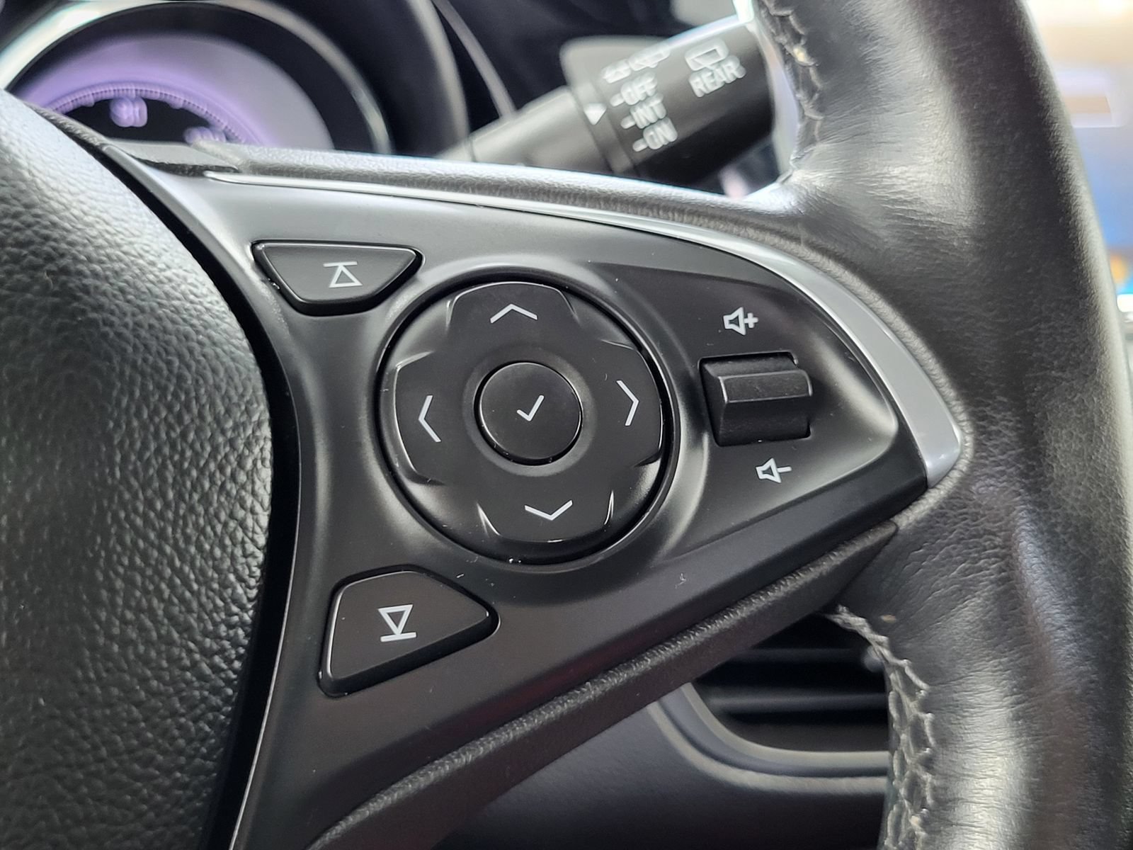 Used 2020 Buick Envision Essence AWD/4WD image 17