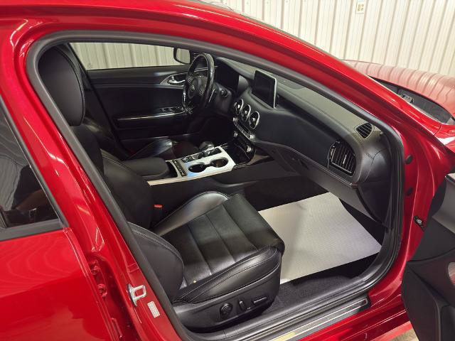 Used 2018 Kia Stinger GT2 AWD/4WD image 31
