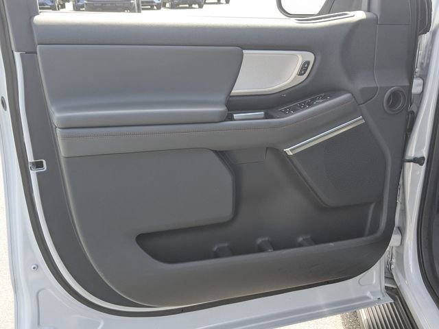 Certified 2025 Ford Expedition Active image 9