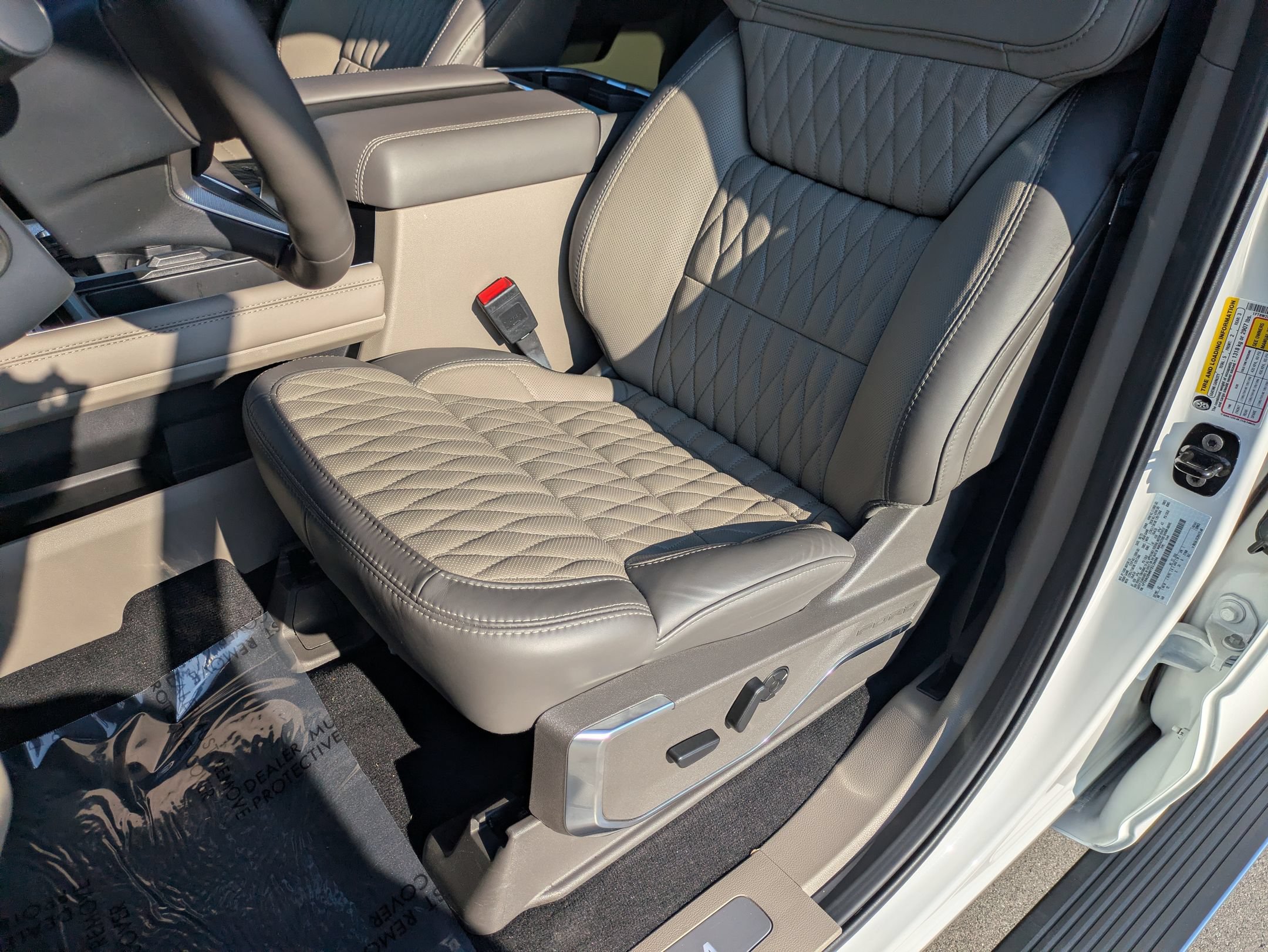Certified 2026 Ford F250 Platinum w/ Platinum Plus Package AWD/4WD image 14