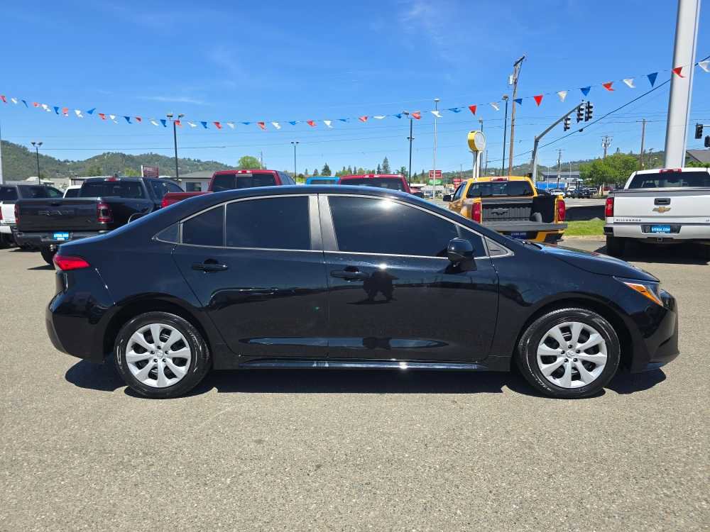 Used 2025 Toyota Corolla LE FWD image 6