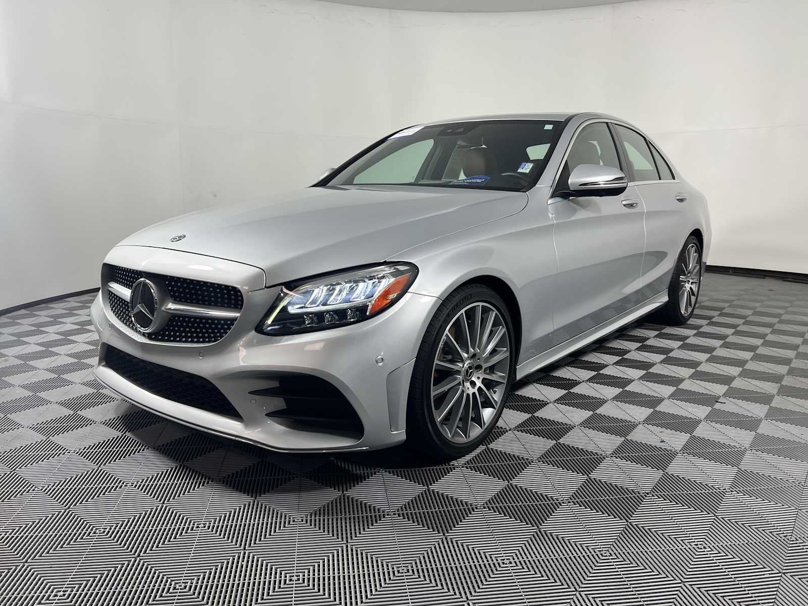 Used 2020 Mercedes-Benz C 300 Sedan image 4