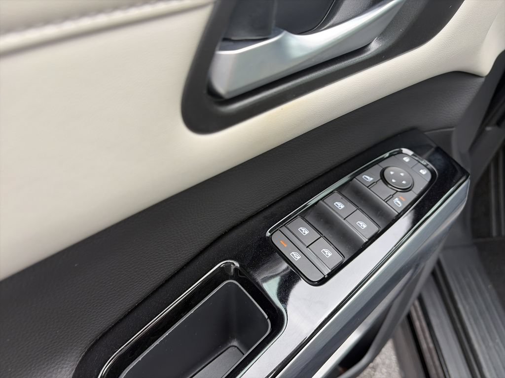Used 2025 Nissan Pathfinder SL FWD image 19
