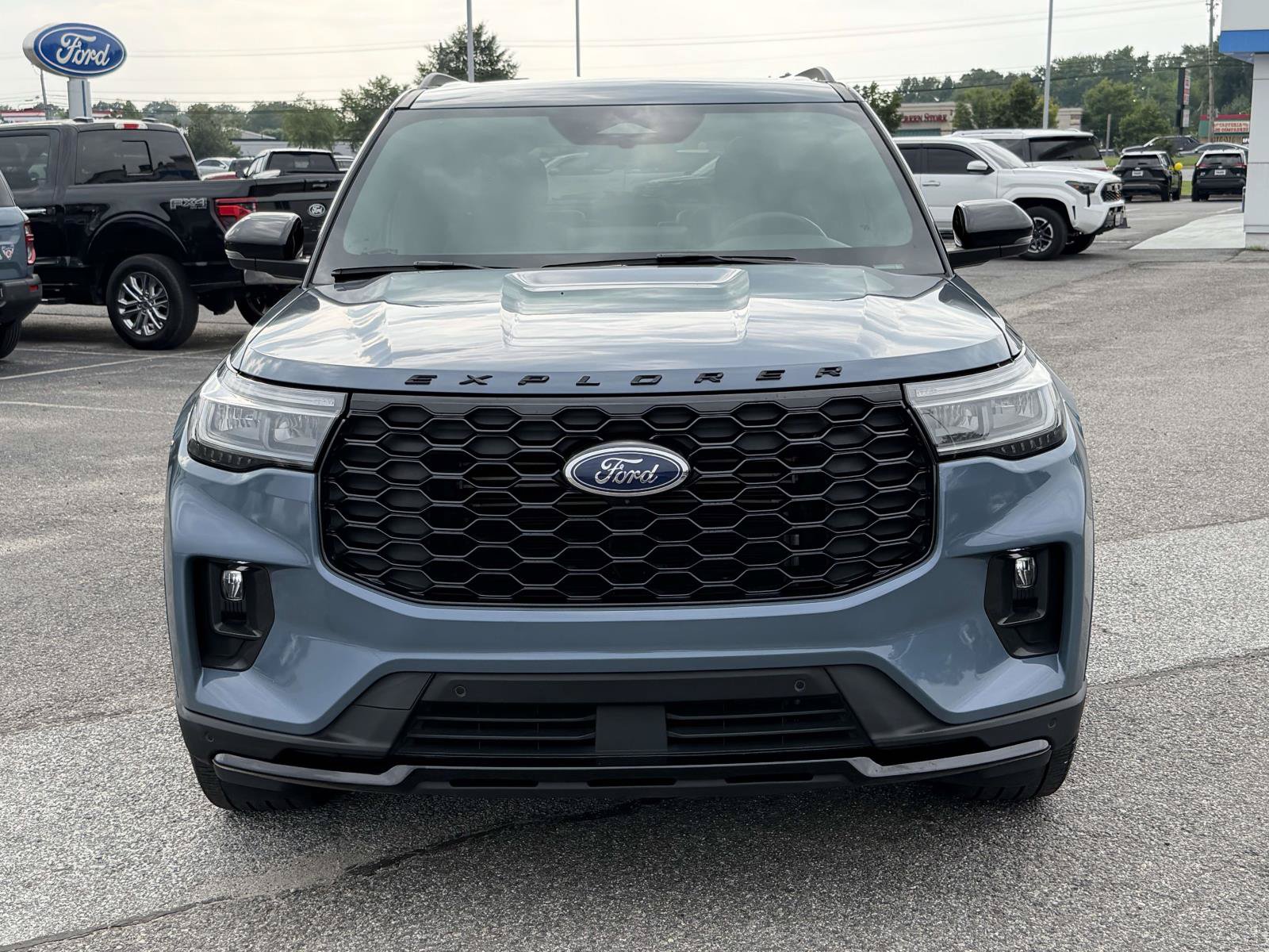 Certified 2025 Ford Explorer ST-Line w/ Premium Package AWD/4WD image 6