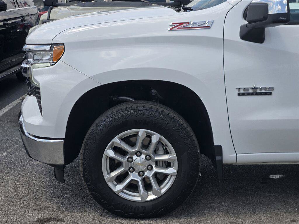 Used 2024 Chevrolet Silverado 1500 LT w/ Z71 Off-Road Package AWD/4WD image 6
