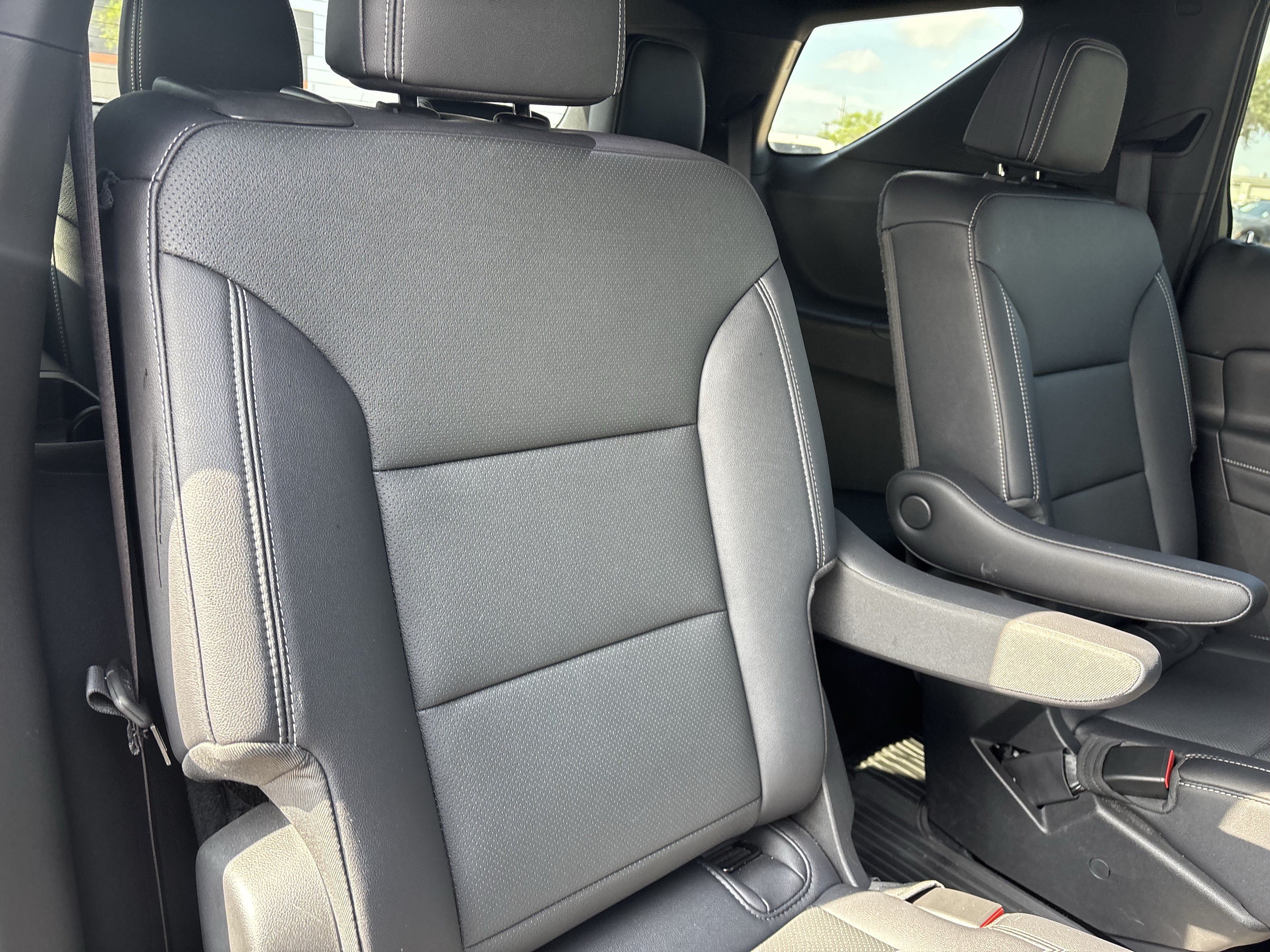 Used 2025 Chevrolet Traverse LT w/ Driver Confidence Package FWD image 24