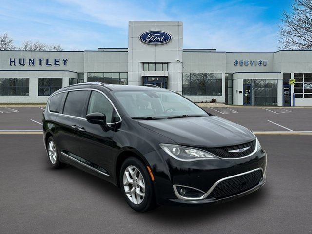 Used 2019 Chrysler Pacifica Touring-L Plus w/ Advanced Safetytec Group FWD image 3