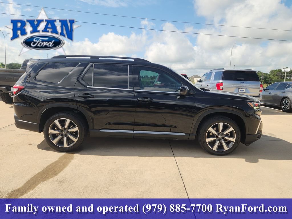 Used 2025 Honda Pilot Elite image 3