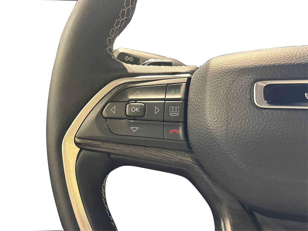 Used 2025 Jeep Grand Cherokee Limited w/ Luxury Tech Group II AWD/4WD image 37