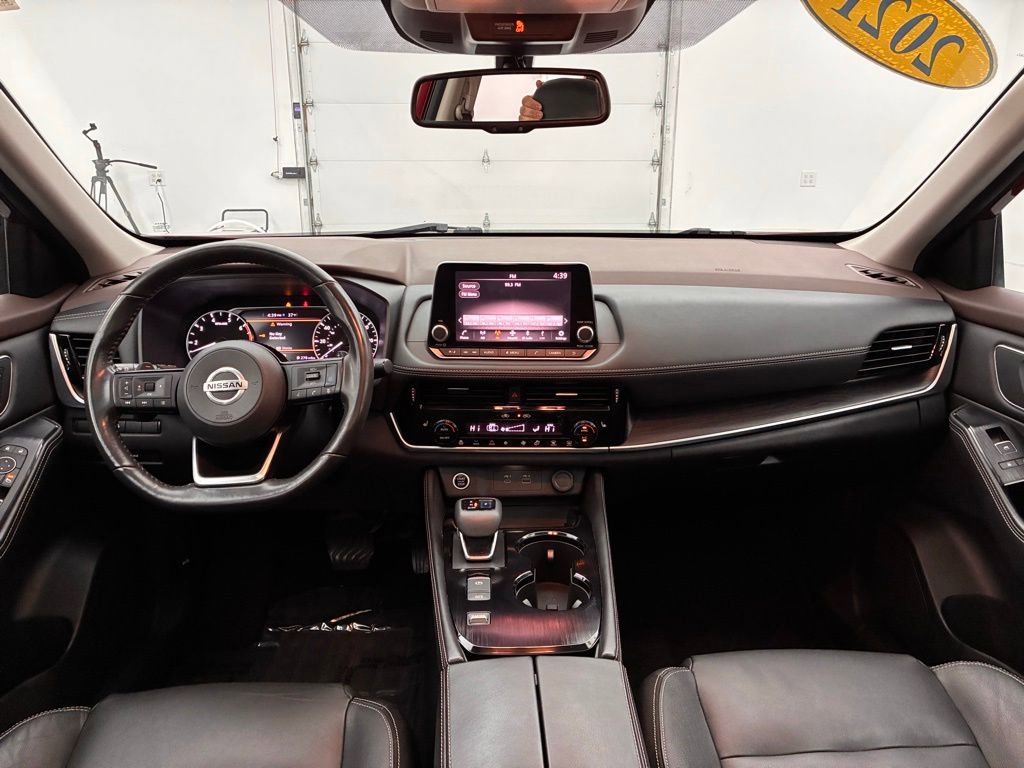 Used 2021 Nissan Rogue SL image 2