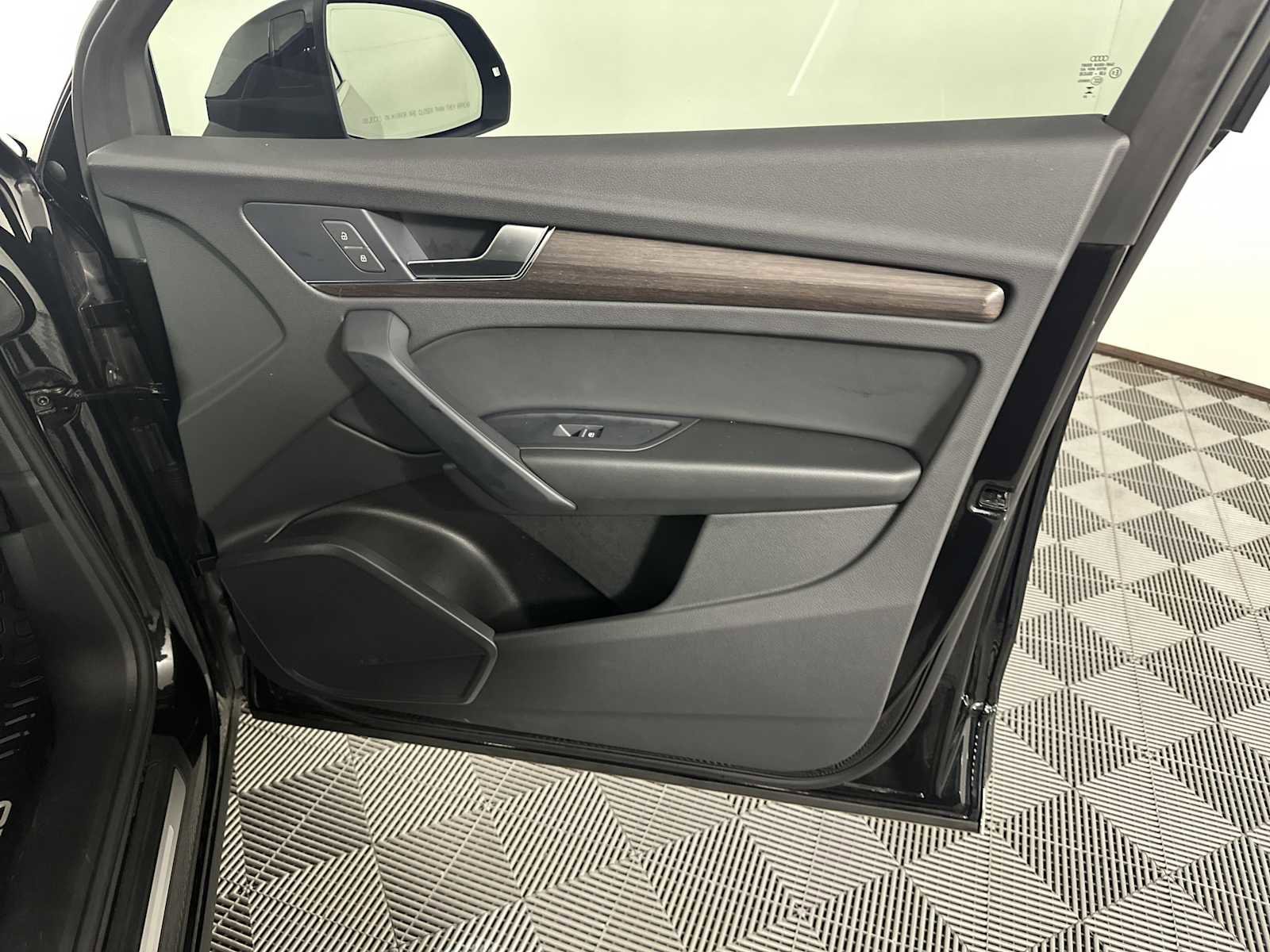 Used 2023 Audi Q5 2.0T Premium w/ Convenience Package image 12