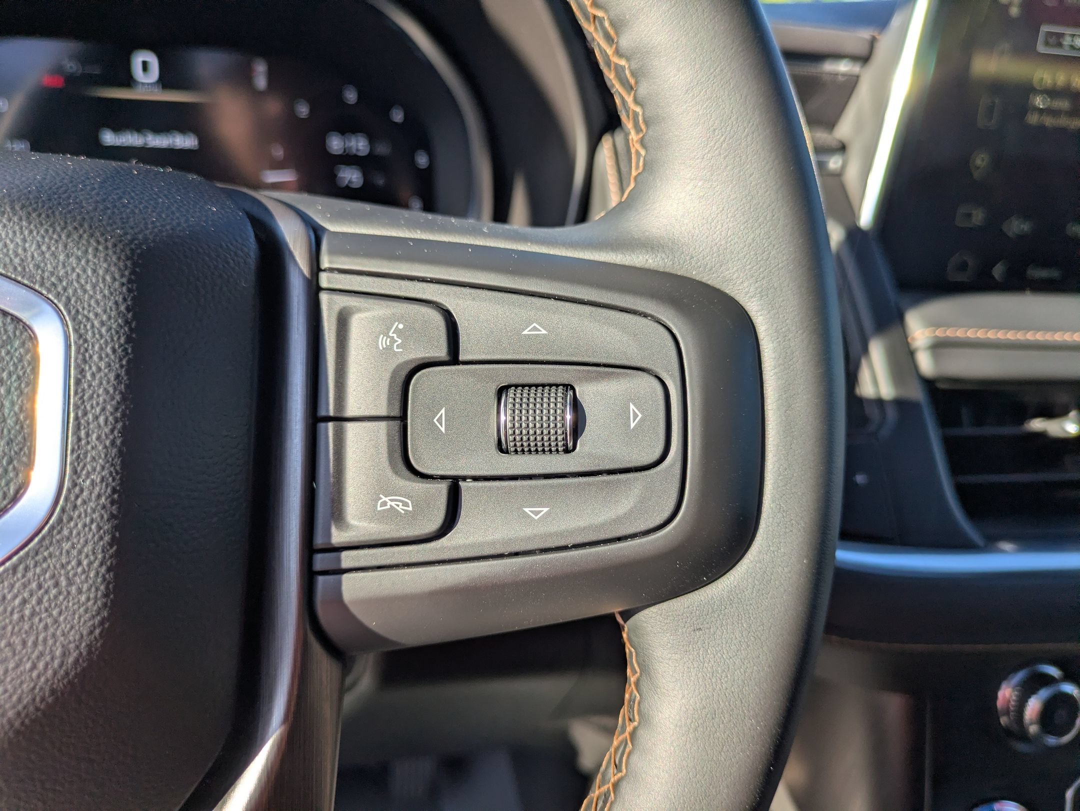 Used 2024 GMC Yukon AT4 w/ Technology Package AWD/4WD image 19