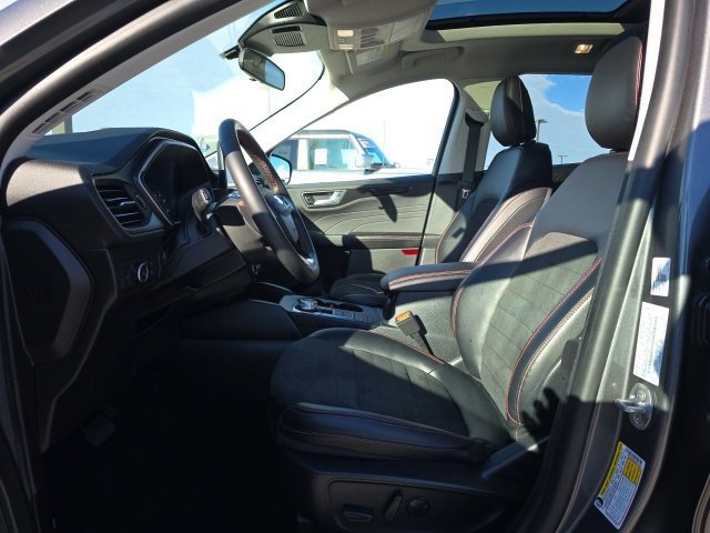 Certified 2022 Ford Escape SEL w/ SEL Stealth AWD Package image 11