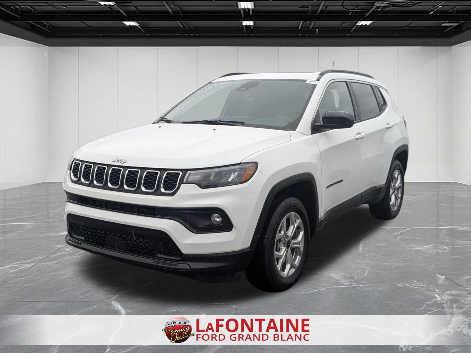 Used 2025 Jeep Compass Latitude w/ Sun & Sound Group AWD/4WD image 1