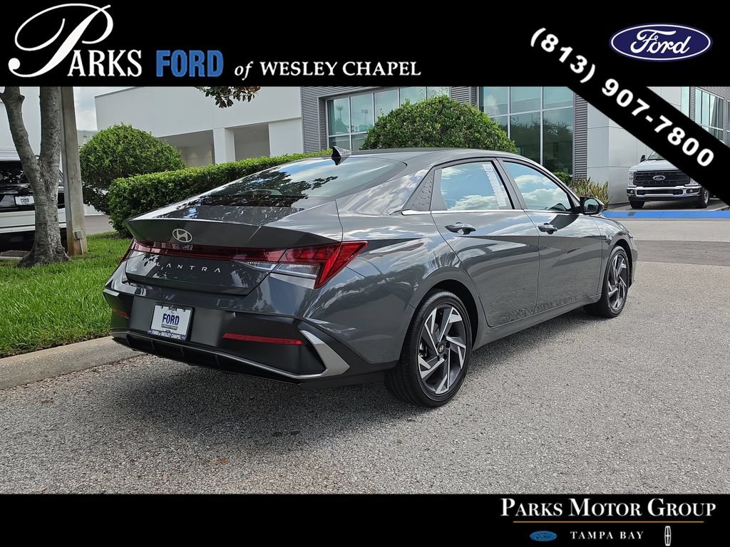 Used 2025 Hyundai Elantra SEL FWD image 4